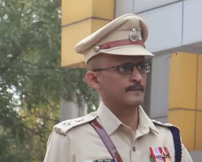 ಬಳ್ಳಾರಿ ಗಲಾಟೆ & ಫೈರಿಂಗ್ ಪ್ರಕರಣ : ಸಸ್ಪೆಂಡ್ ಆಗಿದ್ದ SP ಪವನ್ ನಜ್ಜುರು ಮಾತ್ರೆ ನುಂಗಿ ಆತ್ಮಹತ್ಯೆಗೆ ಯತ್ನ!